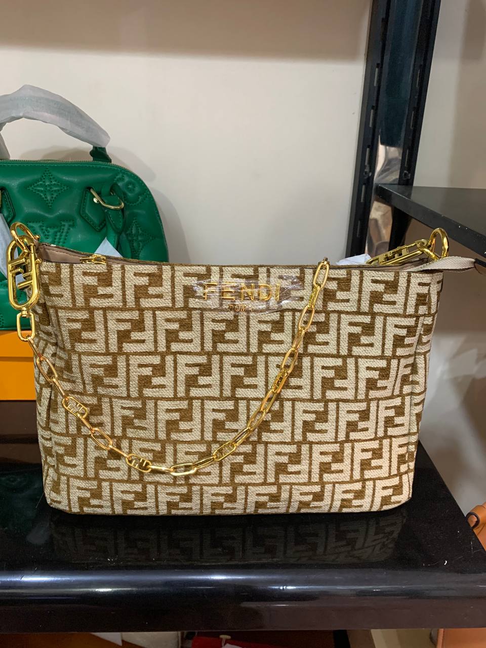 Стильні жіночі сумки в асортименті. Stylish women's bags in assortment - Зображення 2