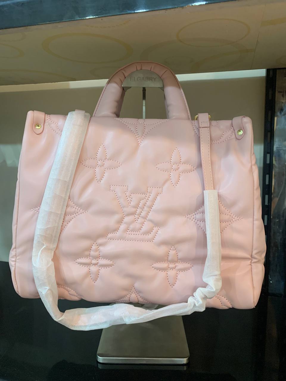 Стильні жіночі сумки в асортименті. Stylish women's bags in assortment - Зображення 3