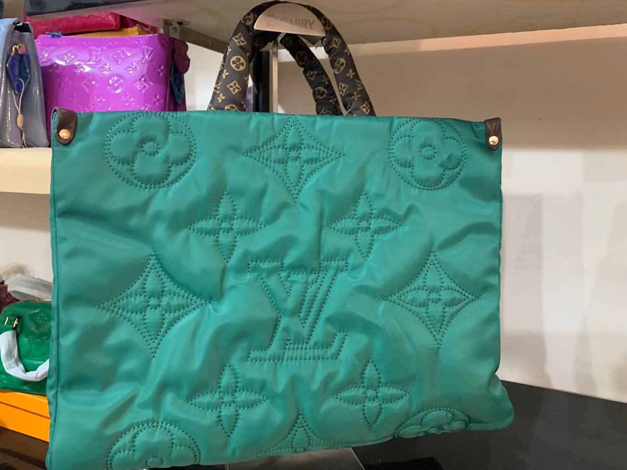 Стильні жіночі сумки в асортименті. Stylish women's bags in assortment - Зображення 4