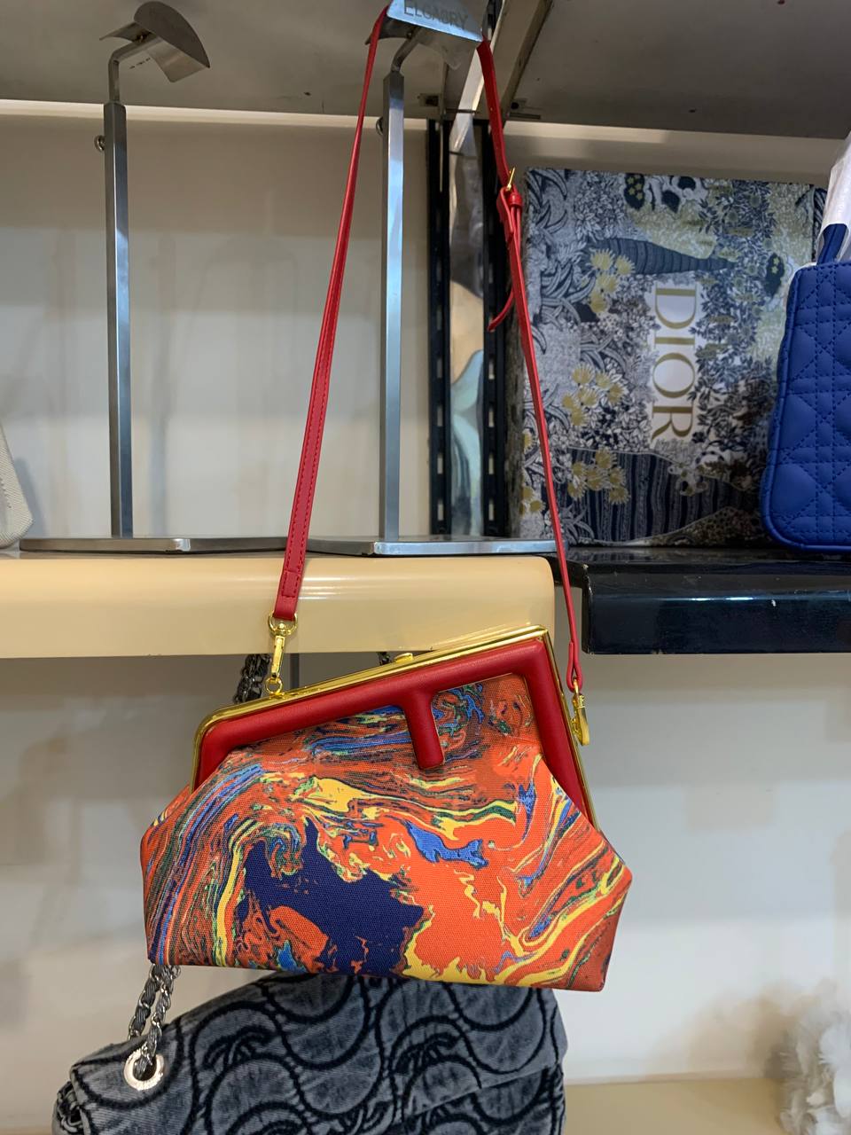 Стильні жіночі сумки в асортименті. Stylish women's bags in assortment - Зображення 5