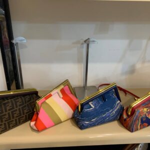 Стильні жіночі сумки в асортименті. Stylish women's bags in assortment