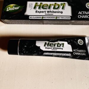 Dabur. Herb'l. Експертна відбілююча зубна паста з активованим вугіллям. 140г. 6м. Expert whitening toothpaste with activated charcoal