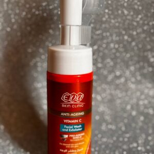 Eva Skin Clinic. Антивіковий засіб для вмивання та відлущування з вітаміном С. Anti-ageing facial wash and exfoliator with Vitamin C
