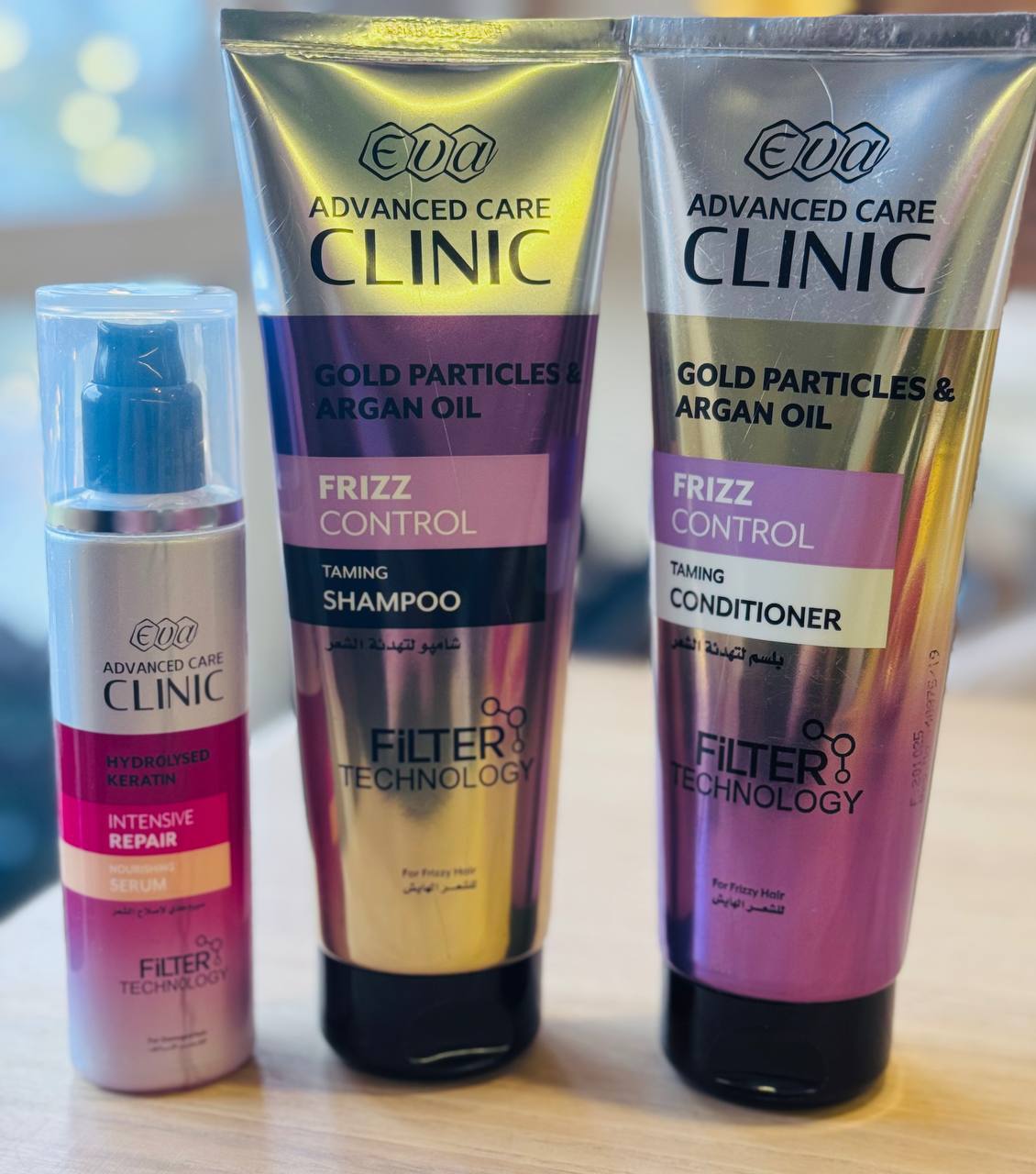 Eva Taming Conditioner. Кондиціонер з частинками золота та аргановою олією. Контроль за пушінням. With gold particles and argan oil. Frizz control - Зображення 2